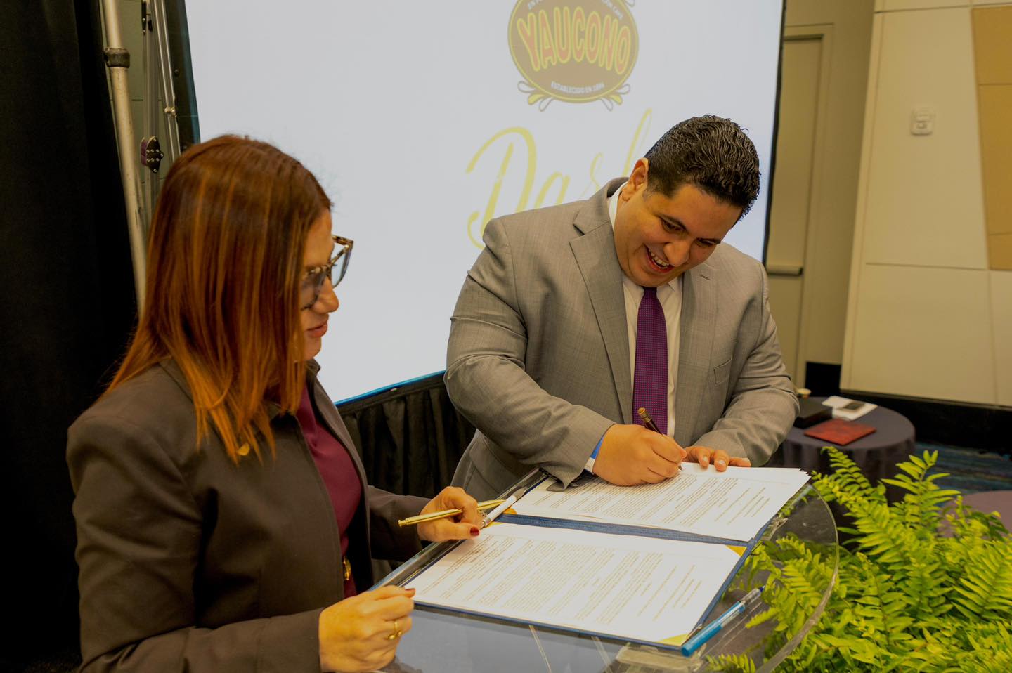 Firma de acuerdo entre el Banco de Desarrollo Económico para Puerto Rico y la Asociación de Restaurantes de Puerto Rico para facilitar acceso a capital al sector gastronómico. 