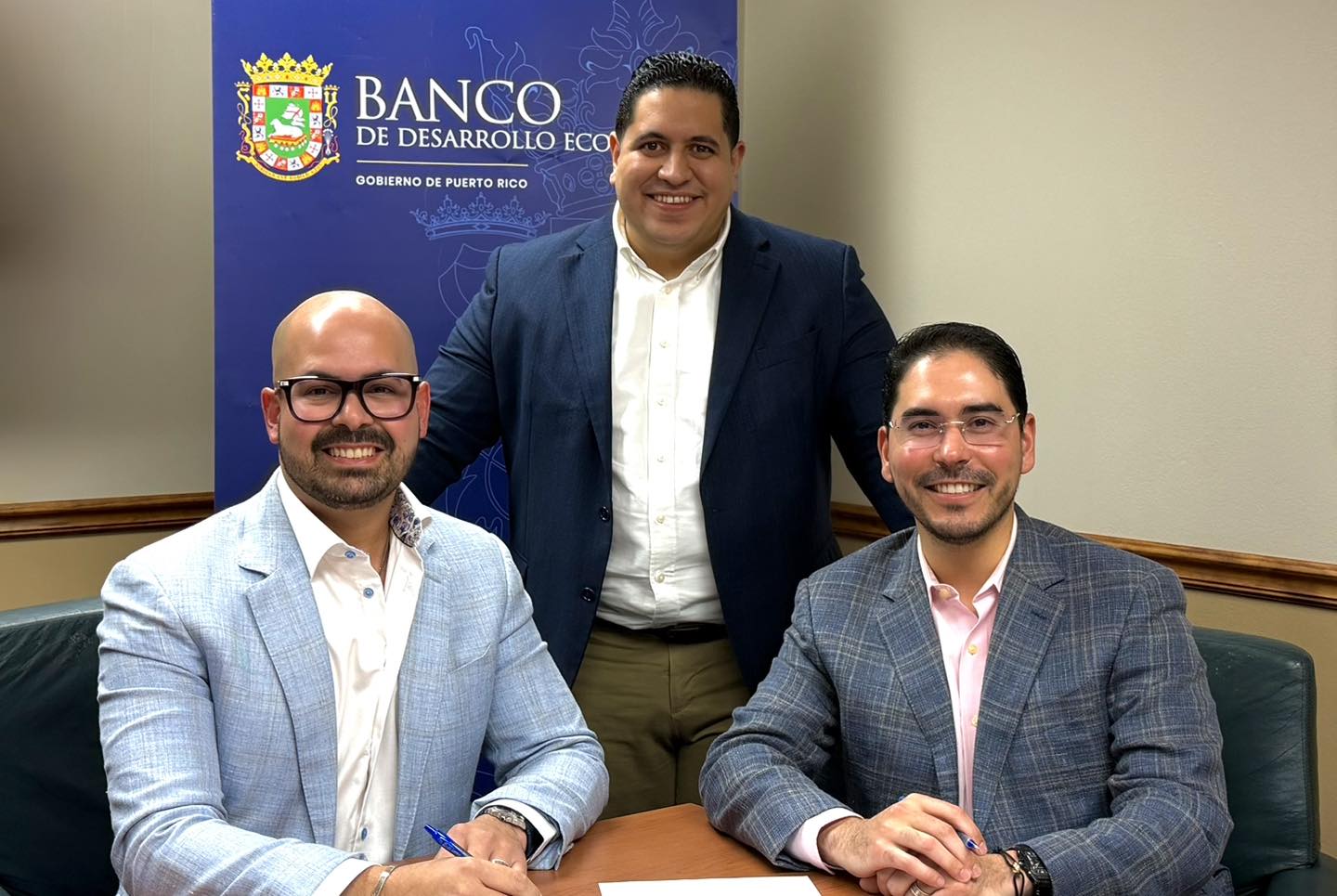 El Banco de Desarrollo Económico otorgó $1.35 millones para expandir servicios de cardiología en Puerto Rico, apoyando la retención de médicos y el acceso a salud especializada. 