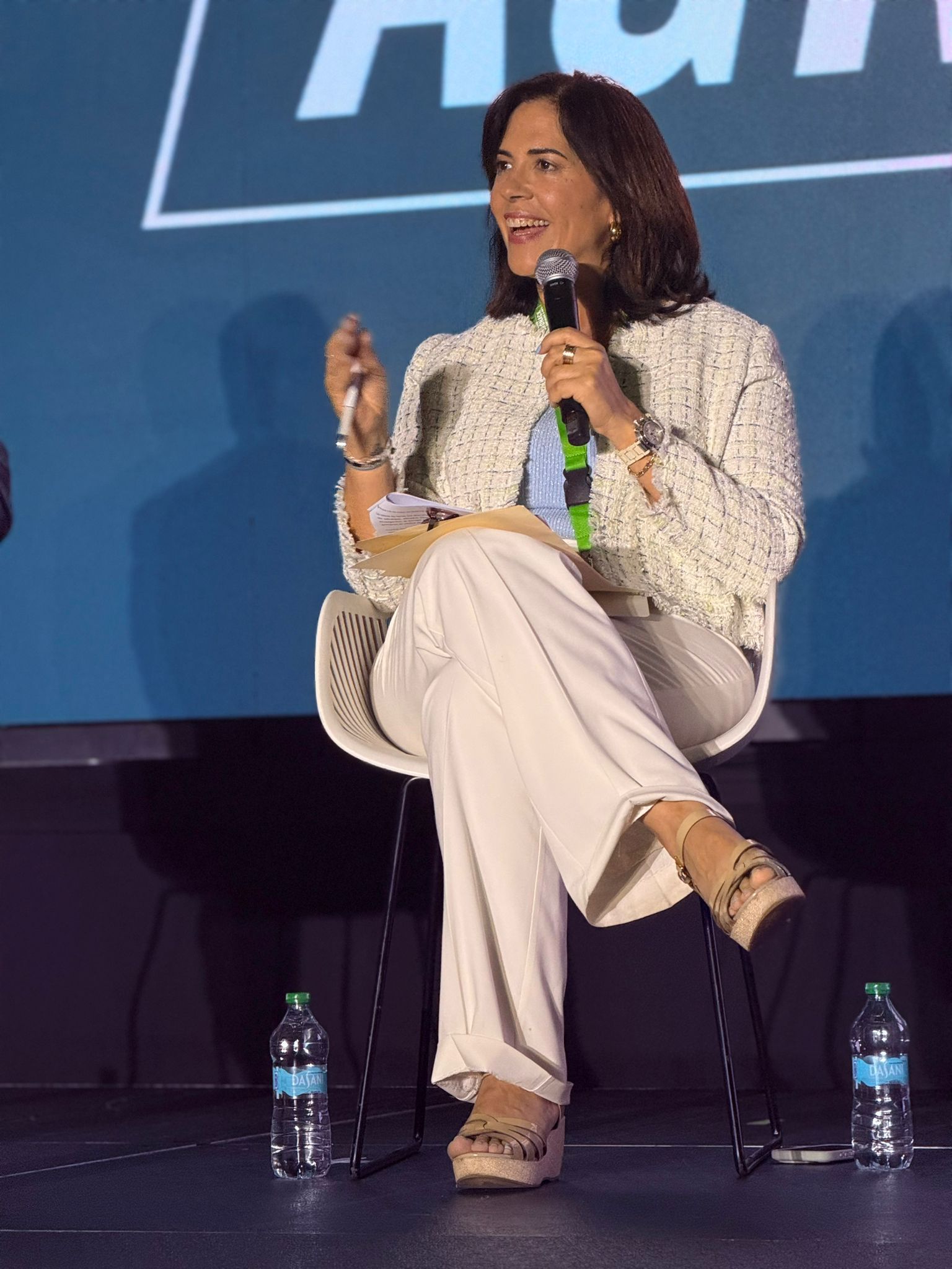 Lcda. Carmen Vega Fournier, presidenta del Banco de Desarrollo Económico para Puerto Rico, anuncia plan de alivio financiero para PYMES afectadas por las lluvias.